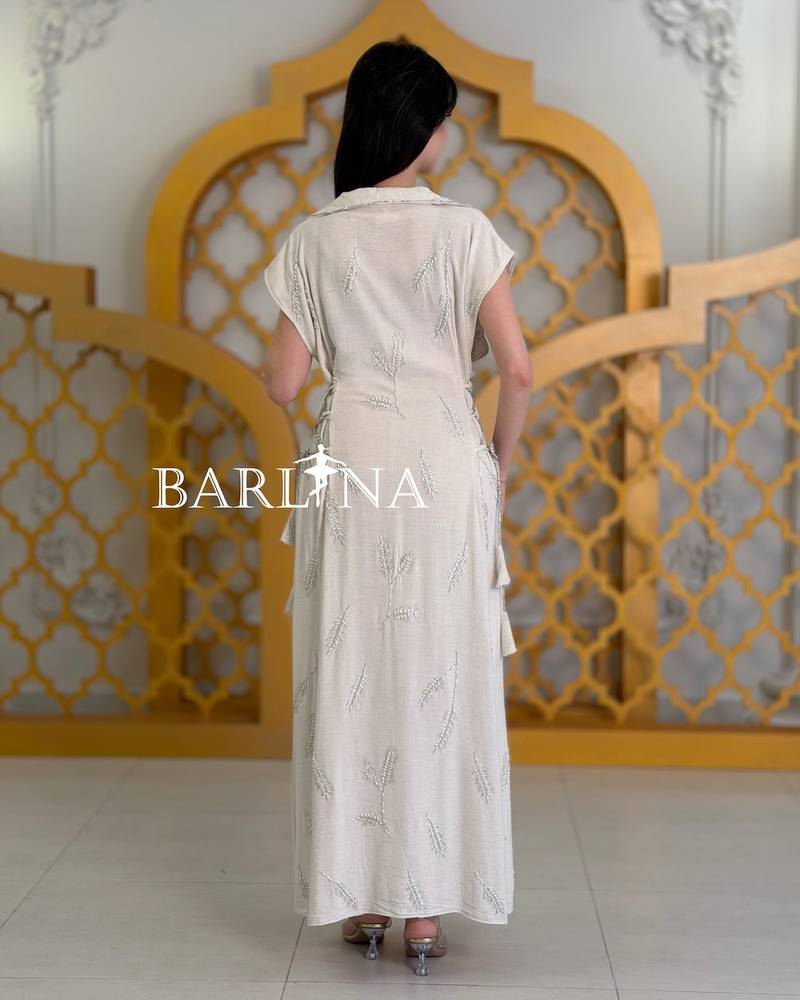 Soft beige jalabiya embroidered with leaves