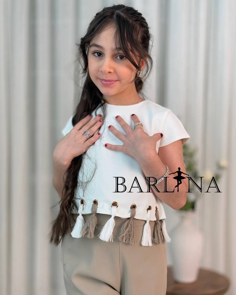 Girls’ set with a white blouse adorned with tassels