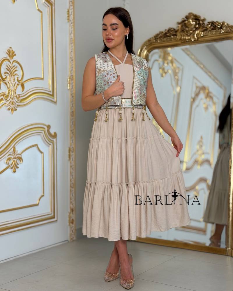 Beige dress with a vest embroidered with geometric patterns