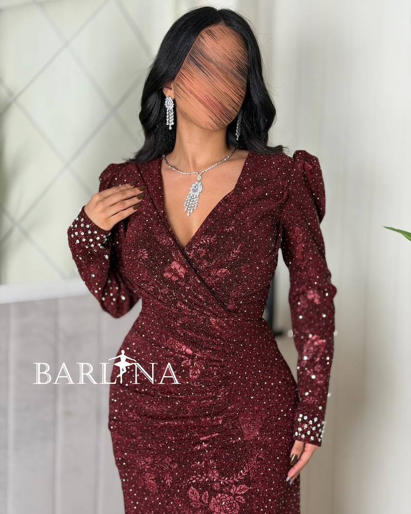 Burgundy dress with prominent sleeves and front slit