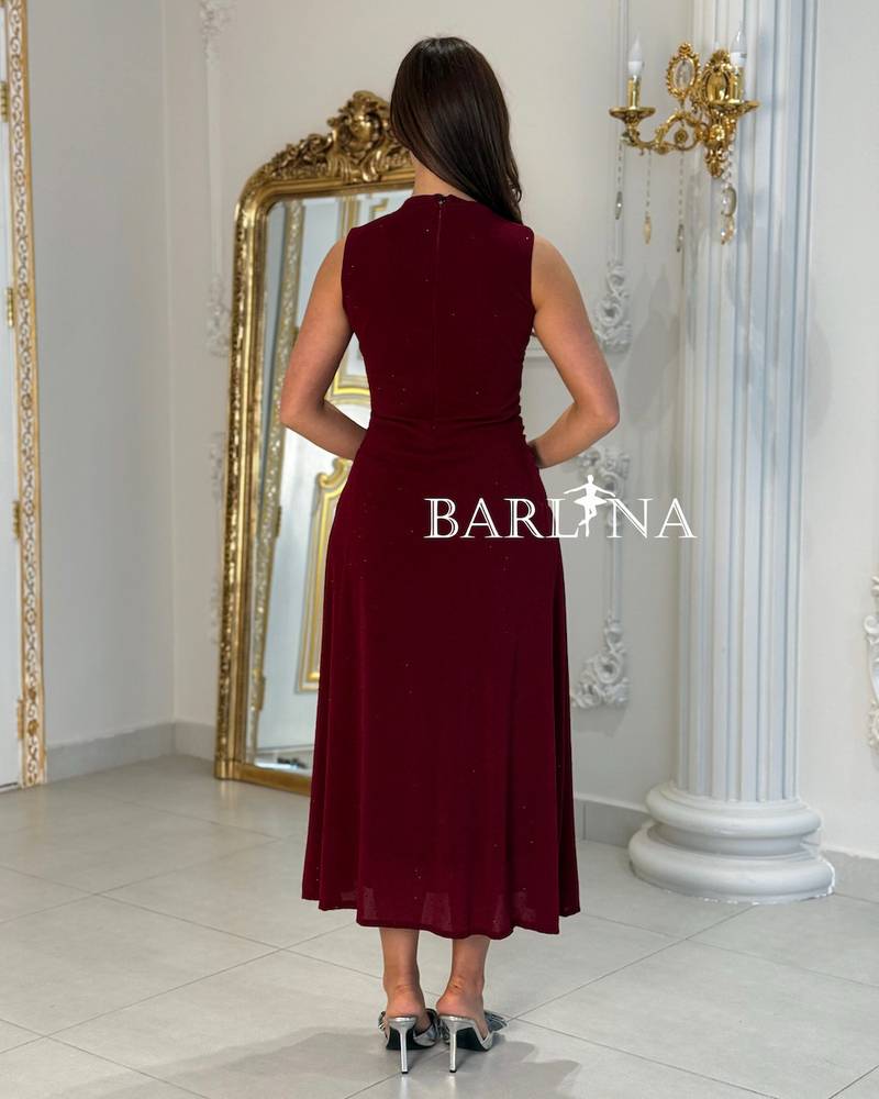Burgundy midi dress with a soft design