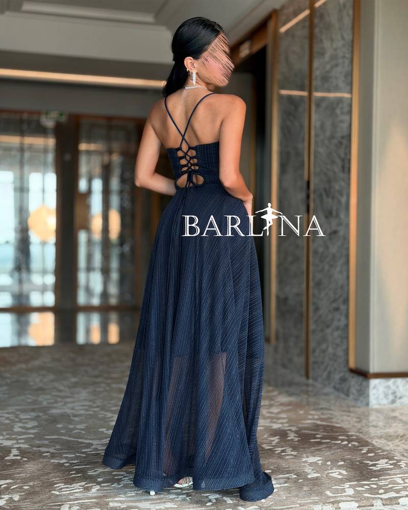 Elegant navy blue shimmer dress with a wide cut