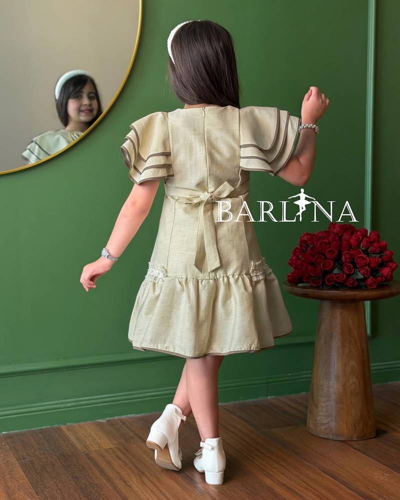 Girls' dress with butterfly sleeves and ruffles
