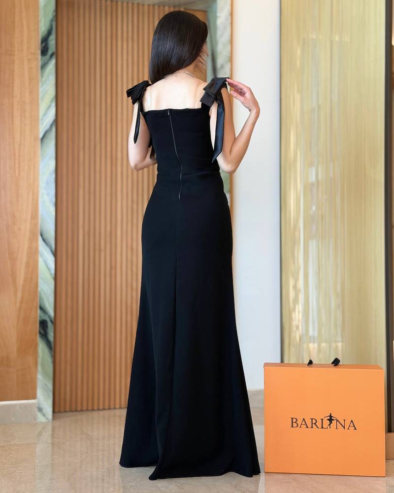 Elegant black dress with a sweetheart neckline and a bow