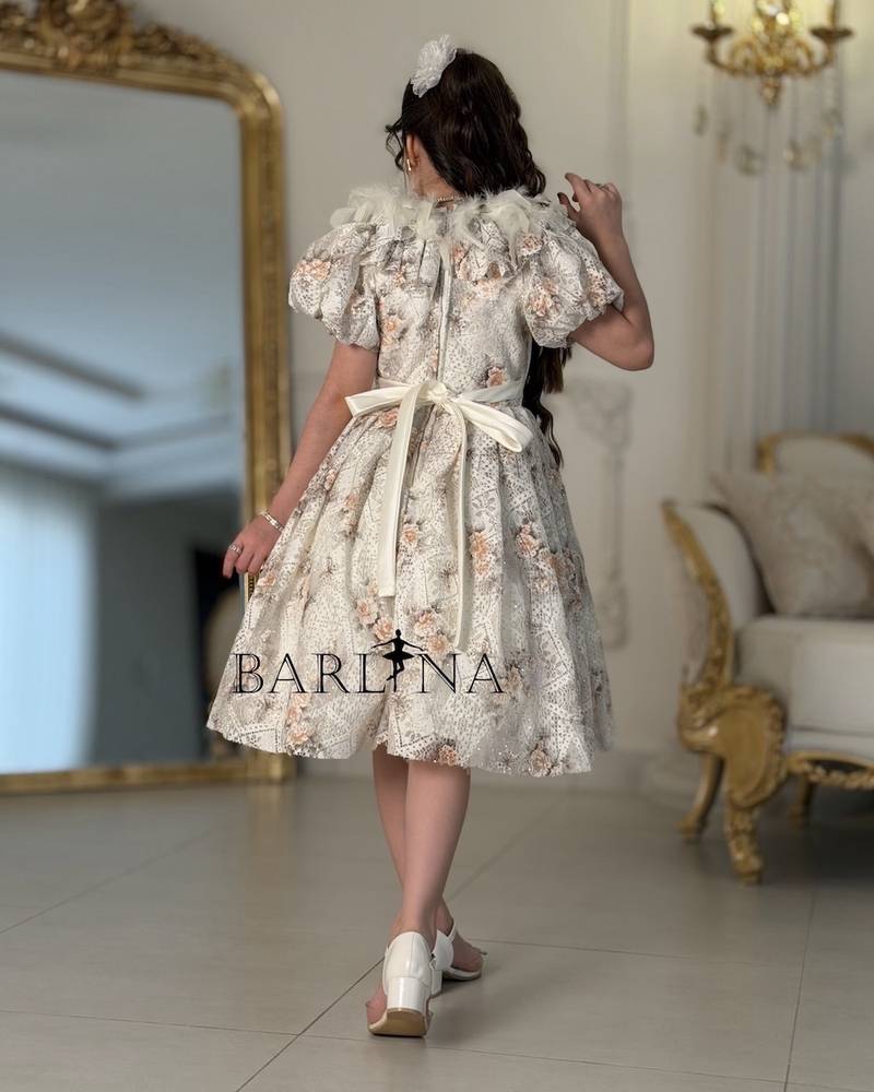Girls' floral dress with a decorative collar