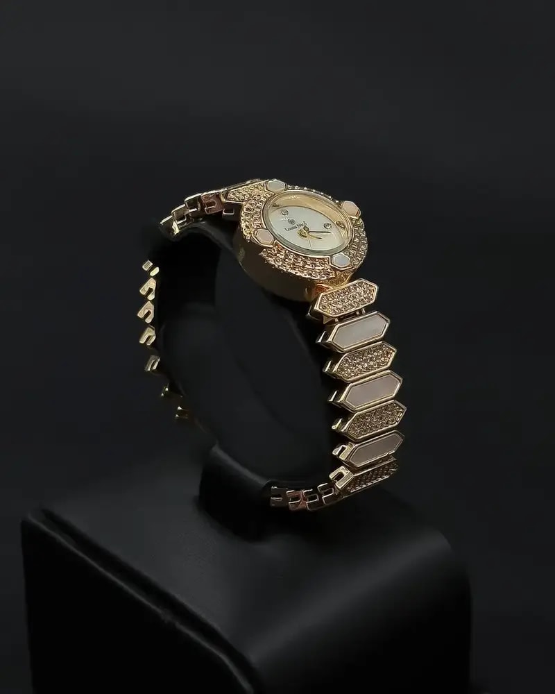 A modern women's watch with a geometric touch