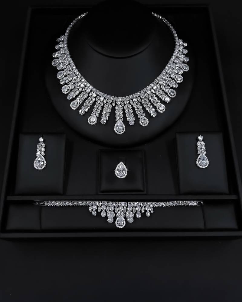 Elegant silver set with stylish dangling details