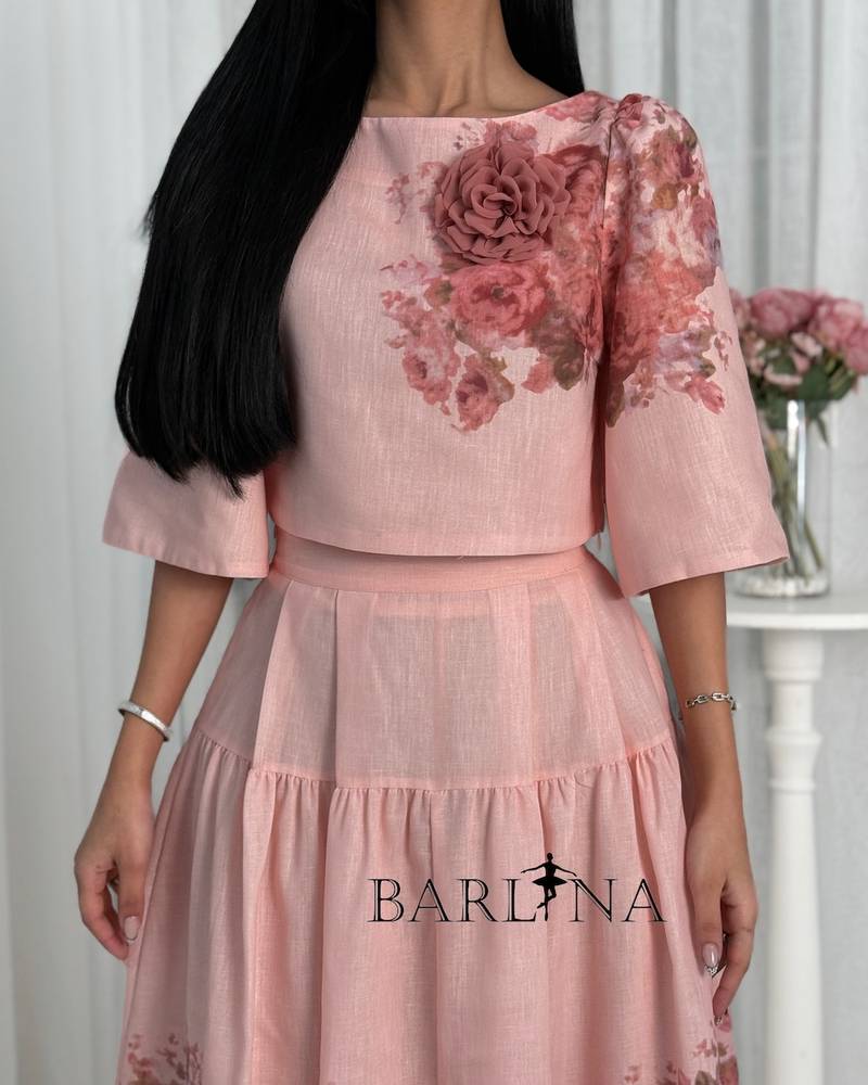 Pink set decorated with delicate rose prints