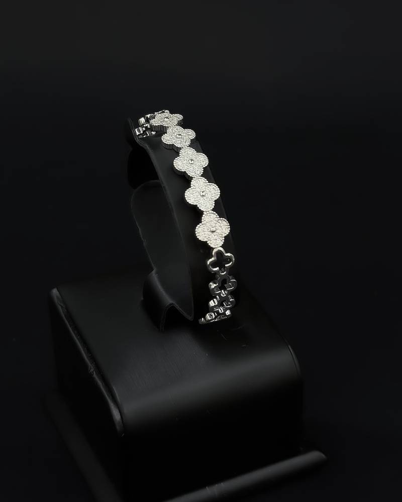 Bracelet and ring in the shape of delicate flowers