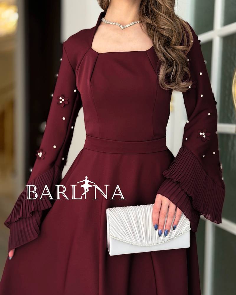 Burgundy dress with wide sleeves adorned with crystals