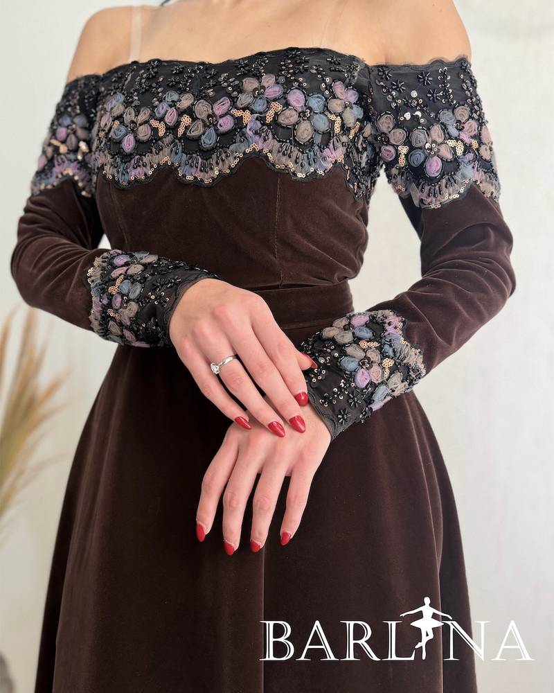 Elegant brown velvet dress with long sleeves