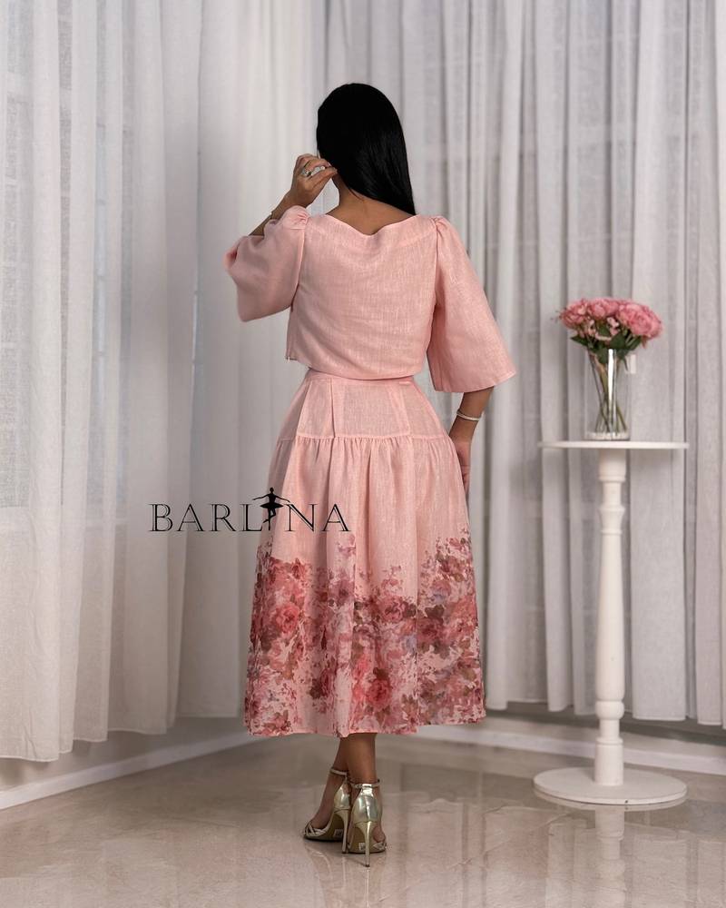 Pink set decorated with delicate rose prints