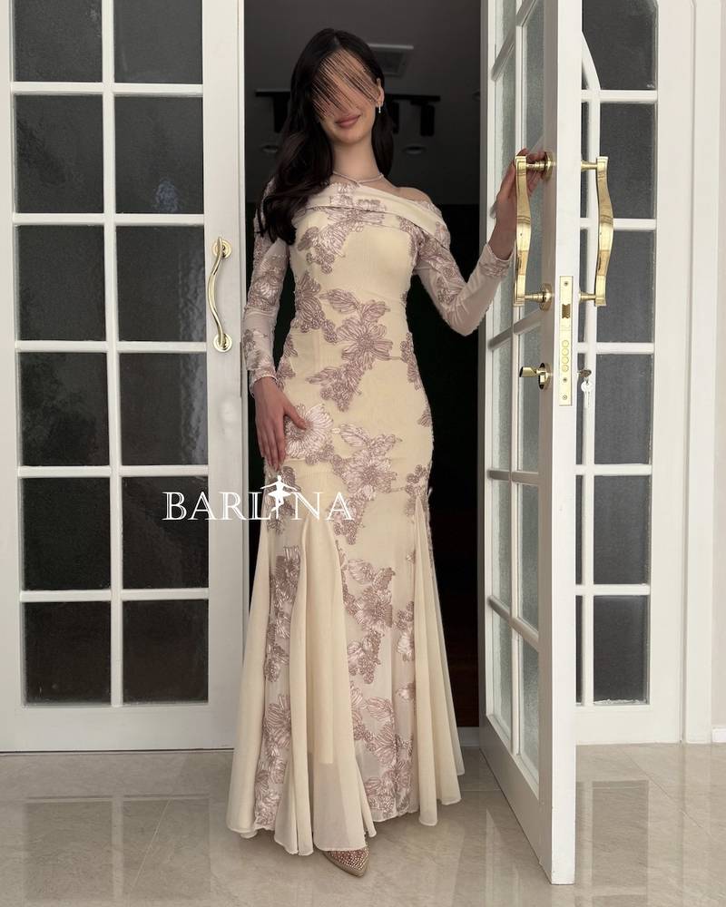 Elegant beige dress with delicate embroidery and a floral pattern