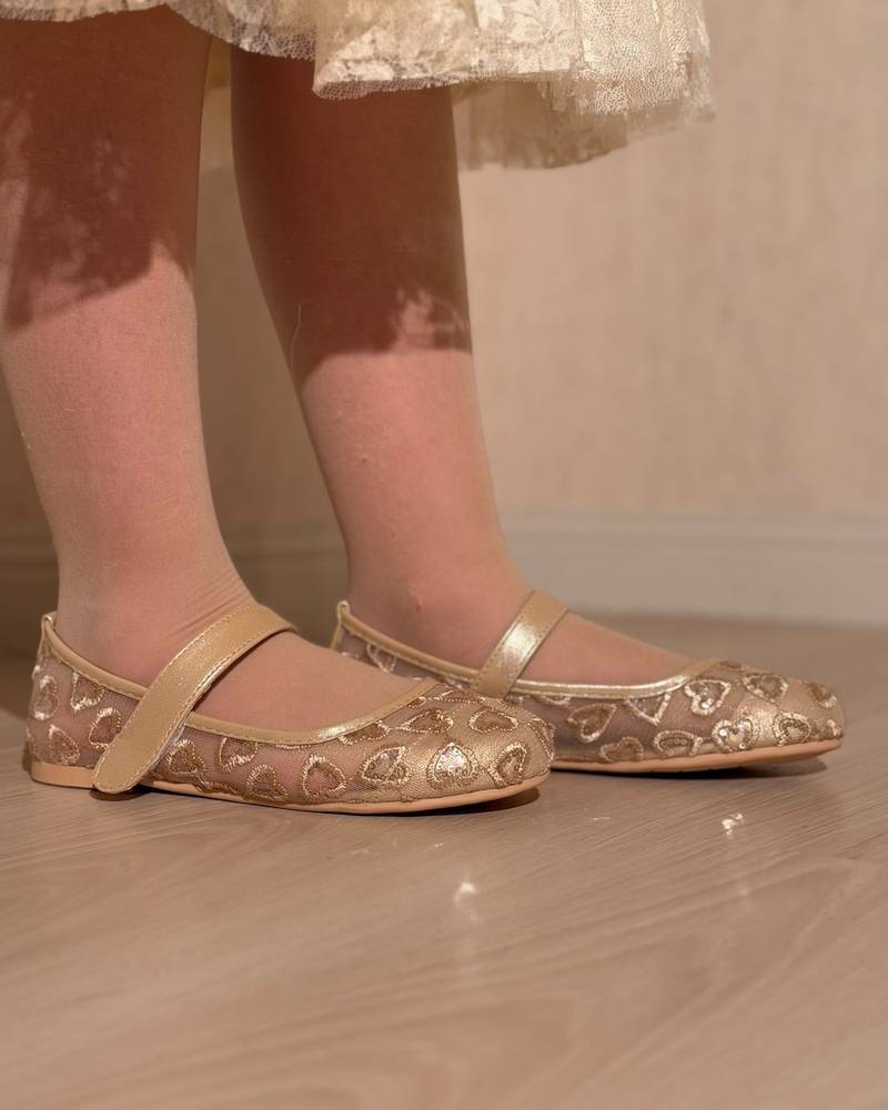 Girls' transparent shoes with an elegant heart design