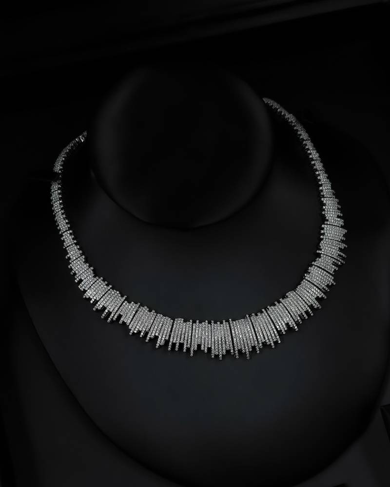 Silver accessory set with a sparkling geometric design
