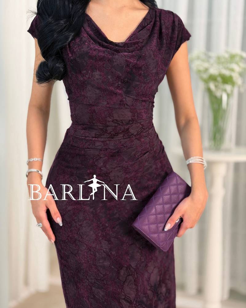 wavy midi dress with a straight cut