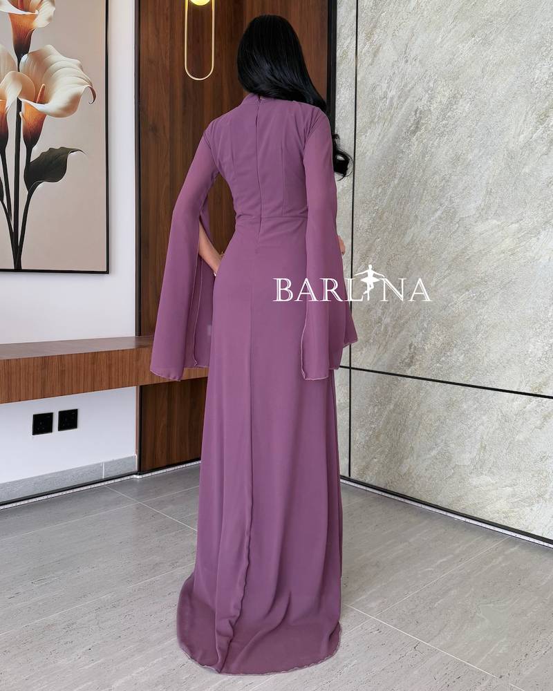 Soft purple dress with open sleeves