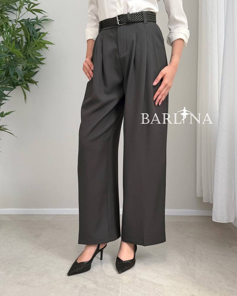 Women's high-waisted trousers with belt