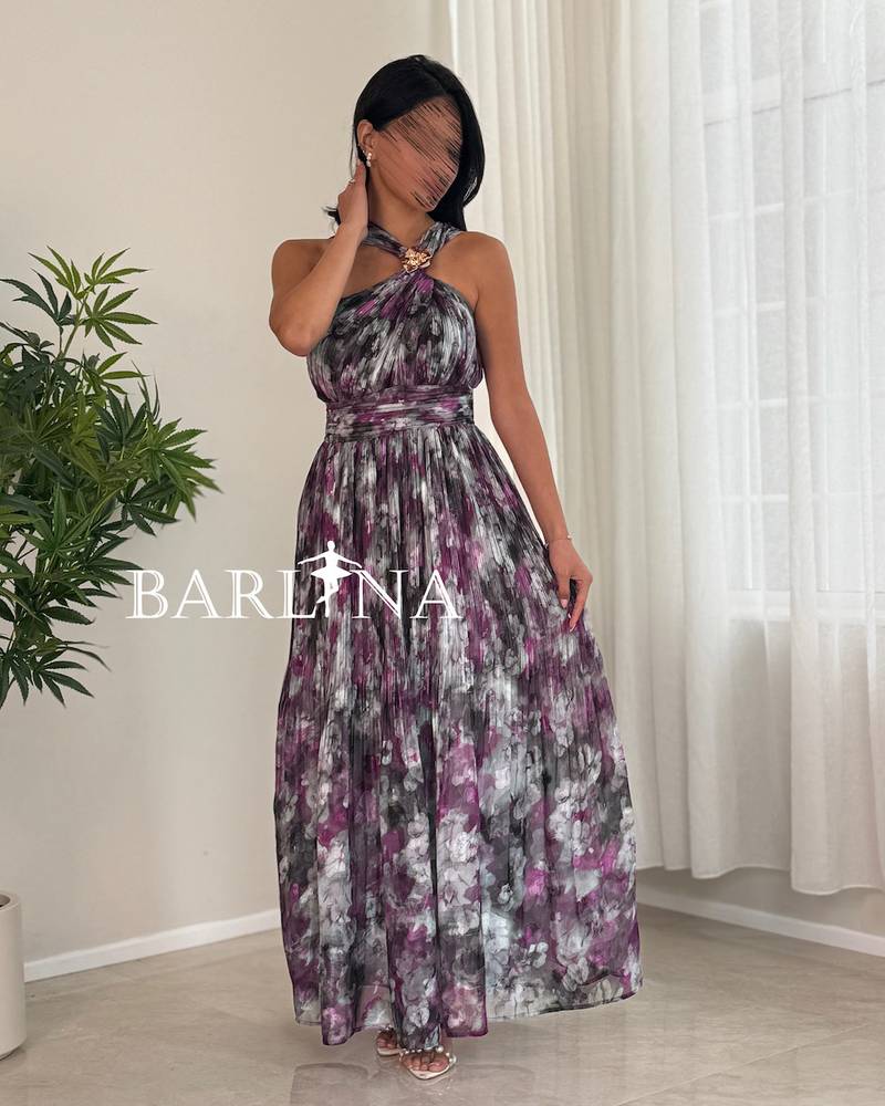 Long sleeveless dress with floral print