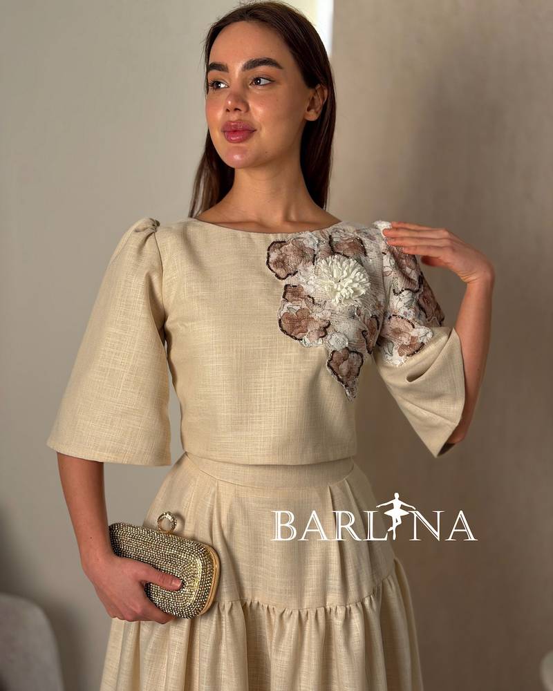 Elegant set with delicate floral details