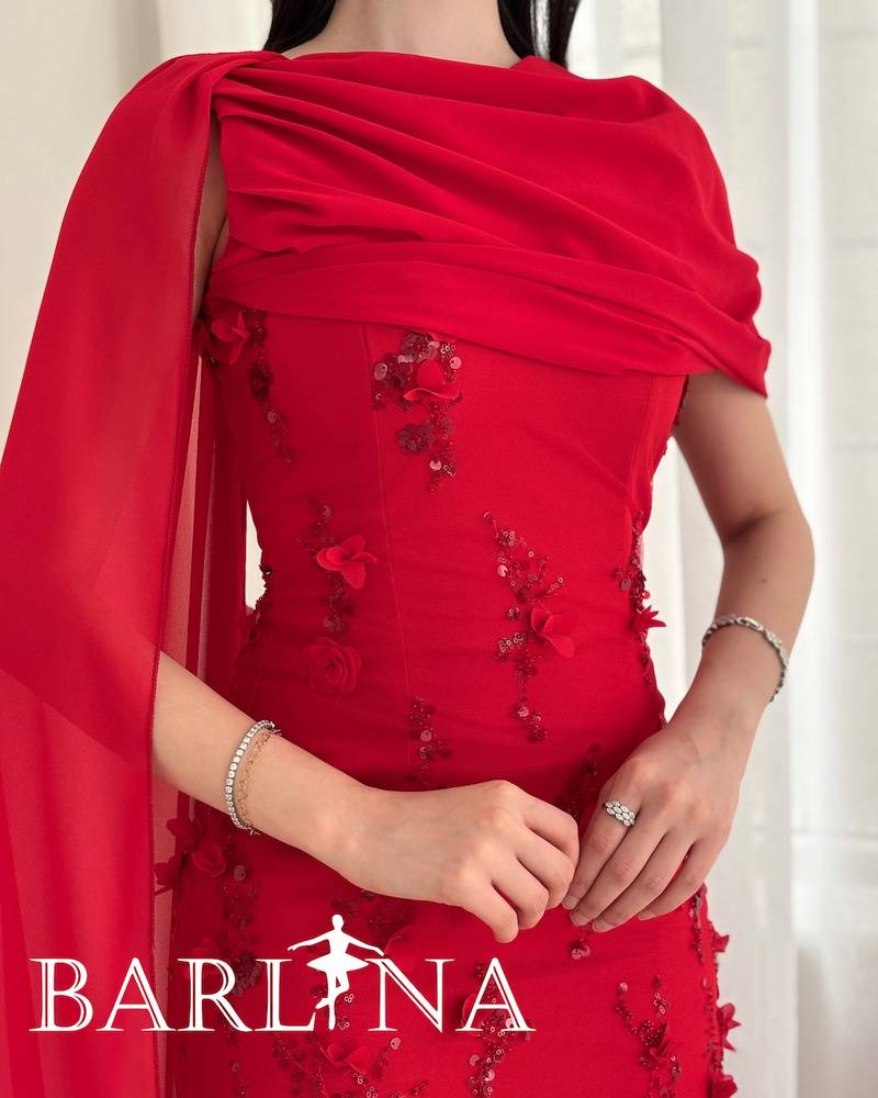 Elegant red dress with a side georgette scarf