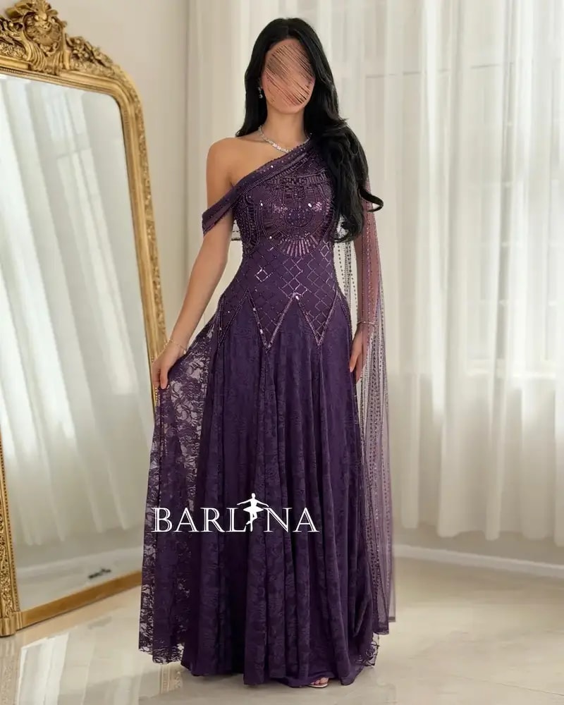 Elegant one-shoulder evening dress adorned with embroidery