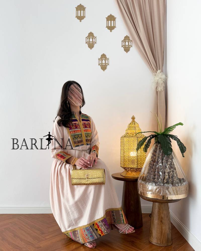 جلابية بيج ميد بأطراف ملونة