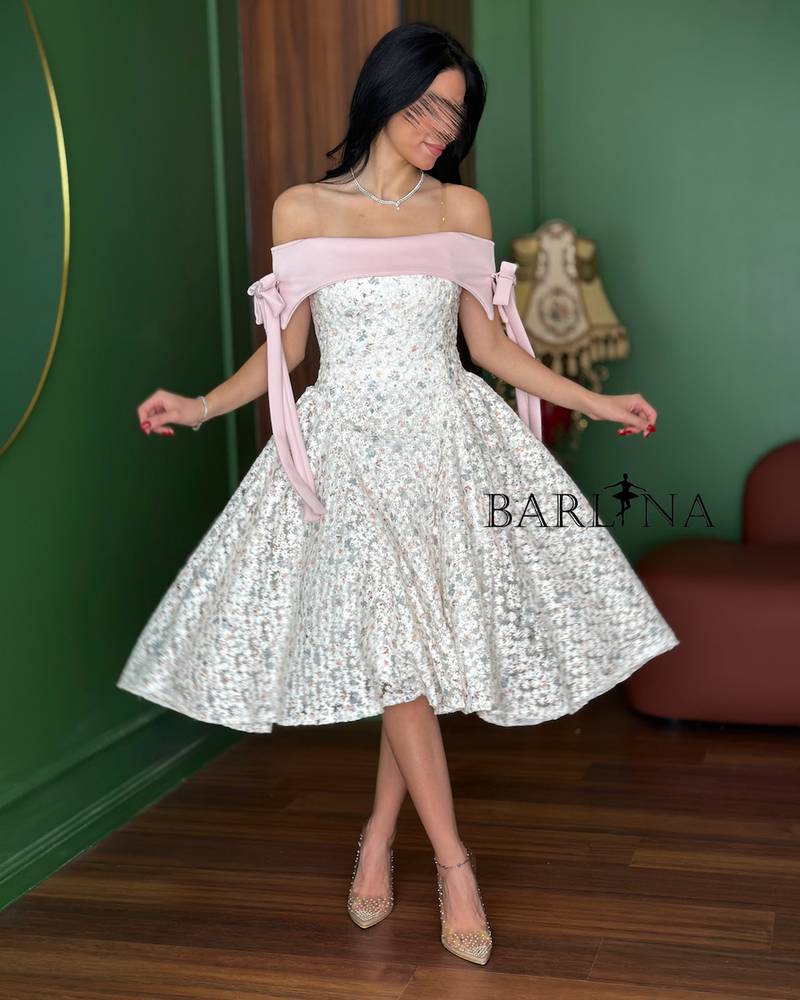 Floral dress with elegant pink details
