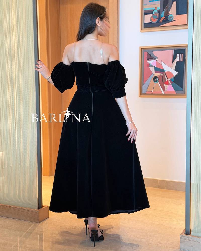 Black velvet set with a bodice embroidered with shimmering details