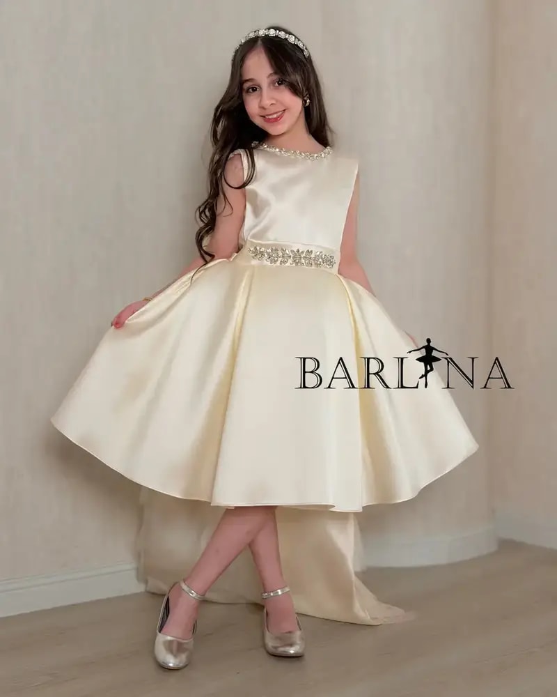 Girls' off-white evening dress with embroidered waist