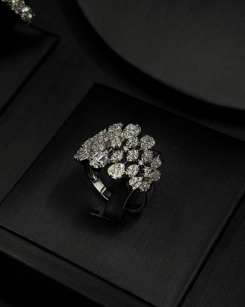 Diamond-studded accessory set with dangling stones