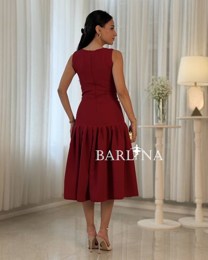 Burgundy midi dress with elegant front buttons