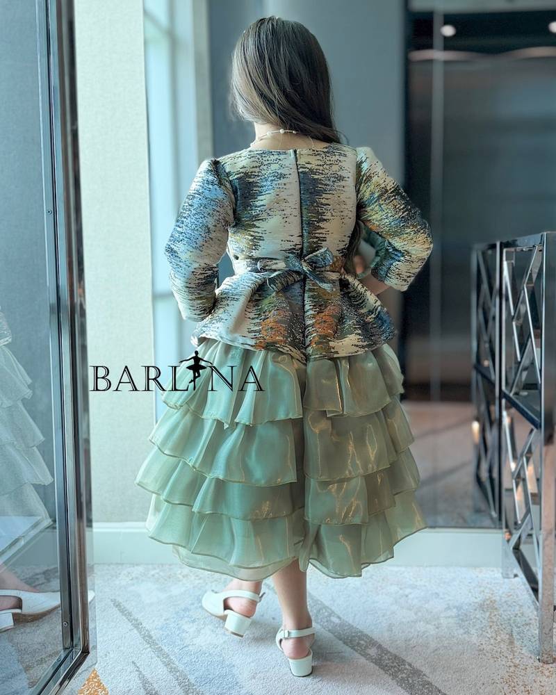 Light green girls' dress with an artistic pattern