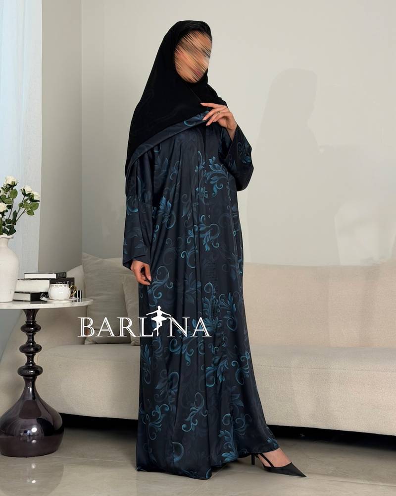 عباية بنقشة نباتية بتصميم ناعم