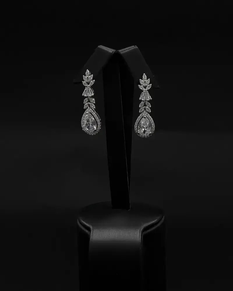 Sparkling drop earrings