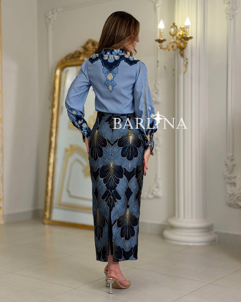 Embroidered set with front buttons