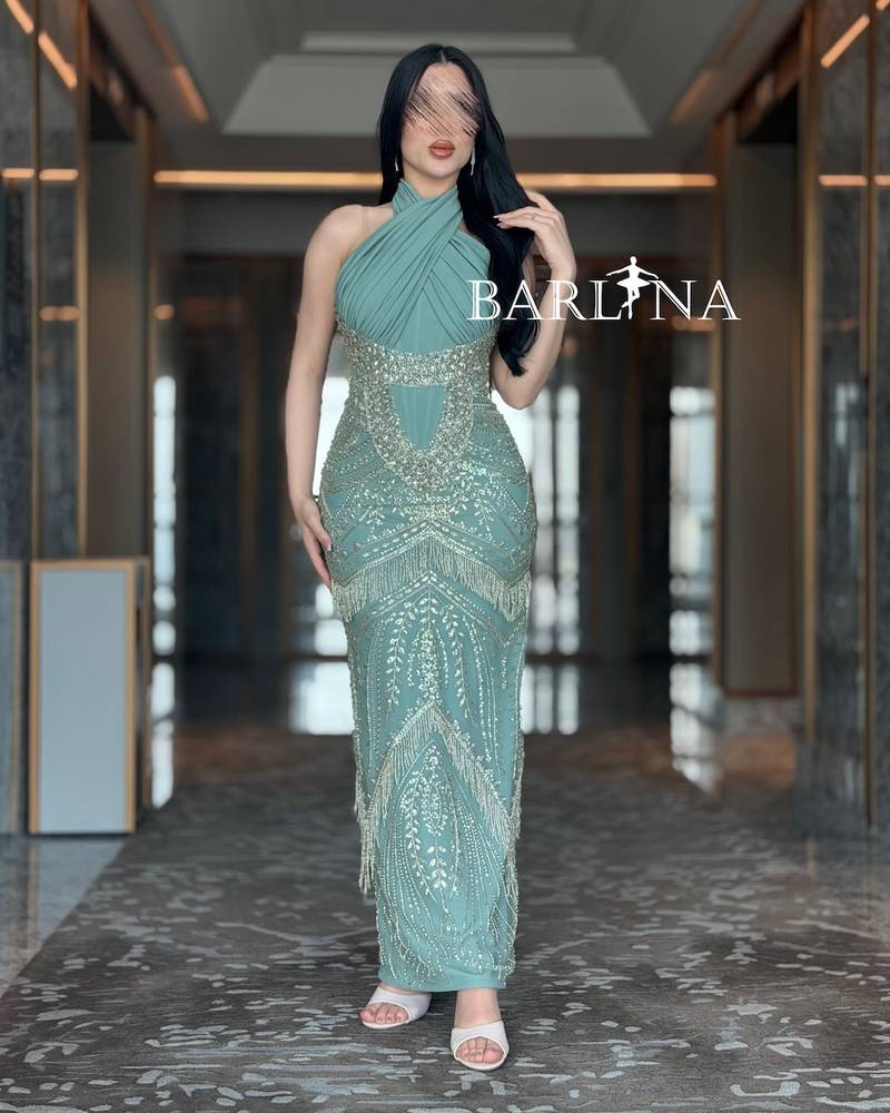 فستان سهرة تيفاني بتصميم هالتر متقاطع