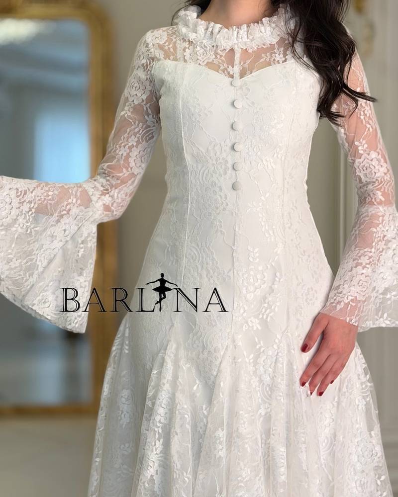 Elegant wide-cut lace midi dress