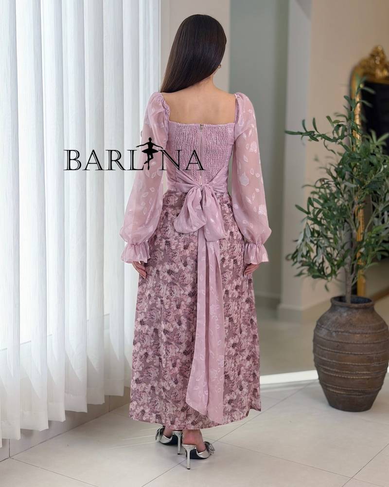 Soft pink set with corset and chiffon sleeves