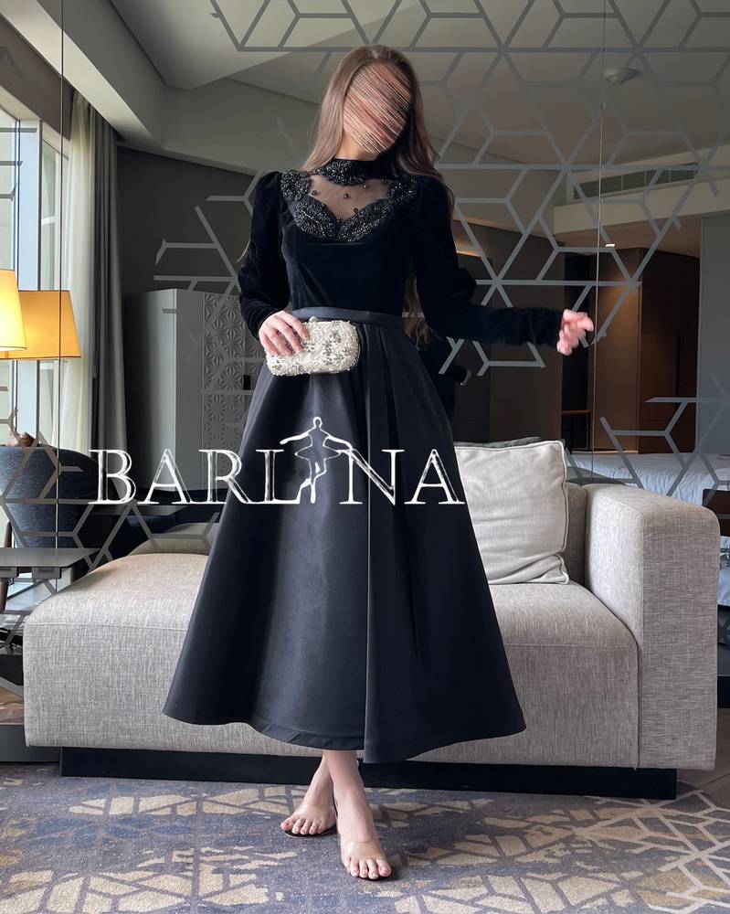 Black velvet dress with lobes
