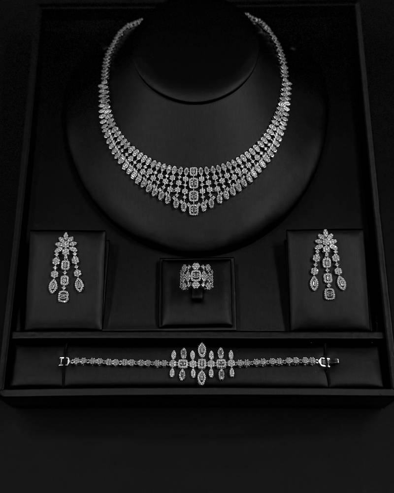 Elegant royal accessory set