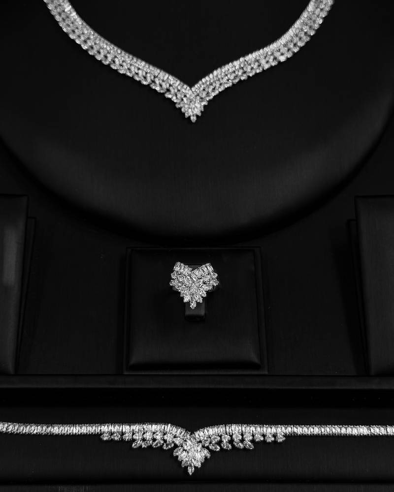 A simple, elegant accessory set