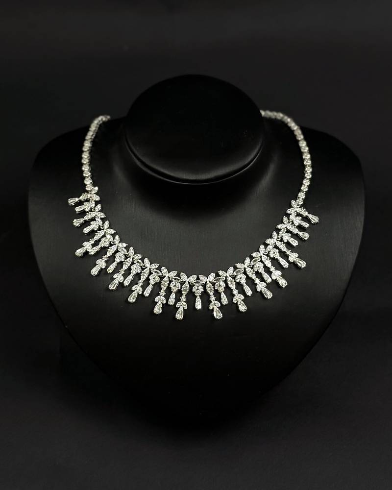 Accessory set with a dangling crystal design