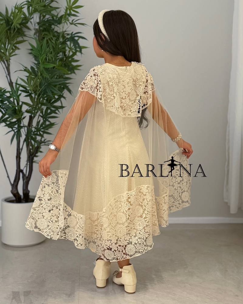 Girls' dress with cape sleeves and lace embroidery