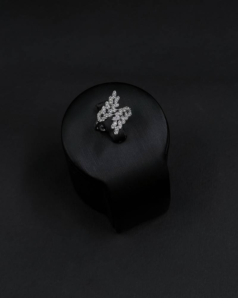 Accessory set with sparkling stones and hoop earrings