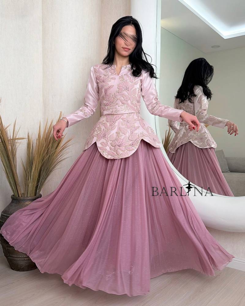 Two-piece floral set with embroidered patterns