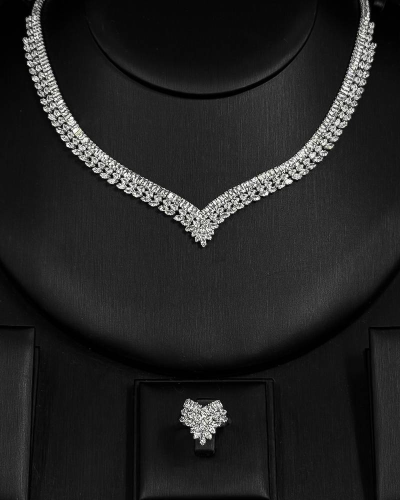 A simple, elegant accessory set