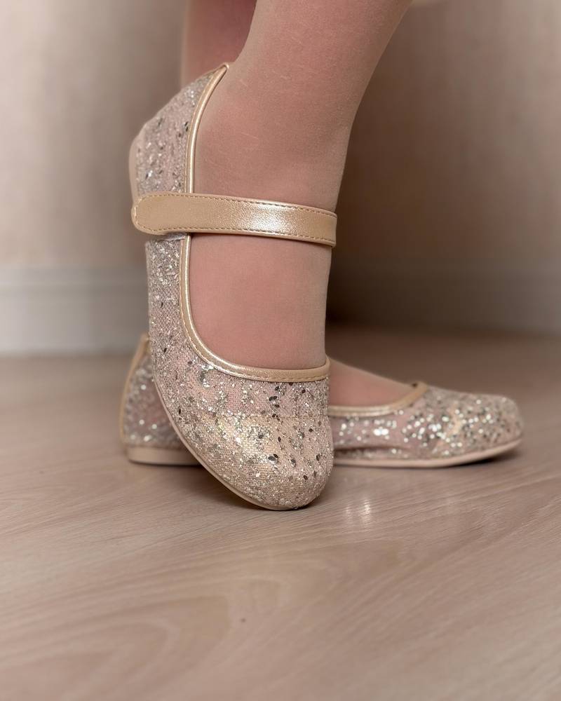 Girls' flat shoes decorated with embroidery and soft glitter