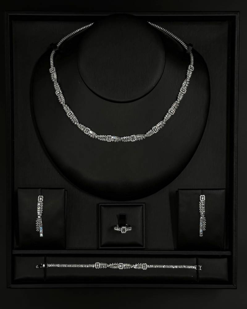 A complete accessory set with an elegant geometric design