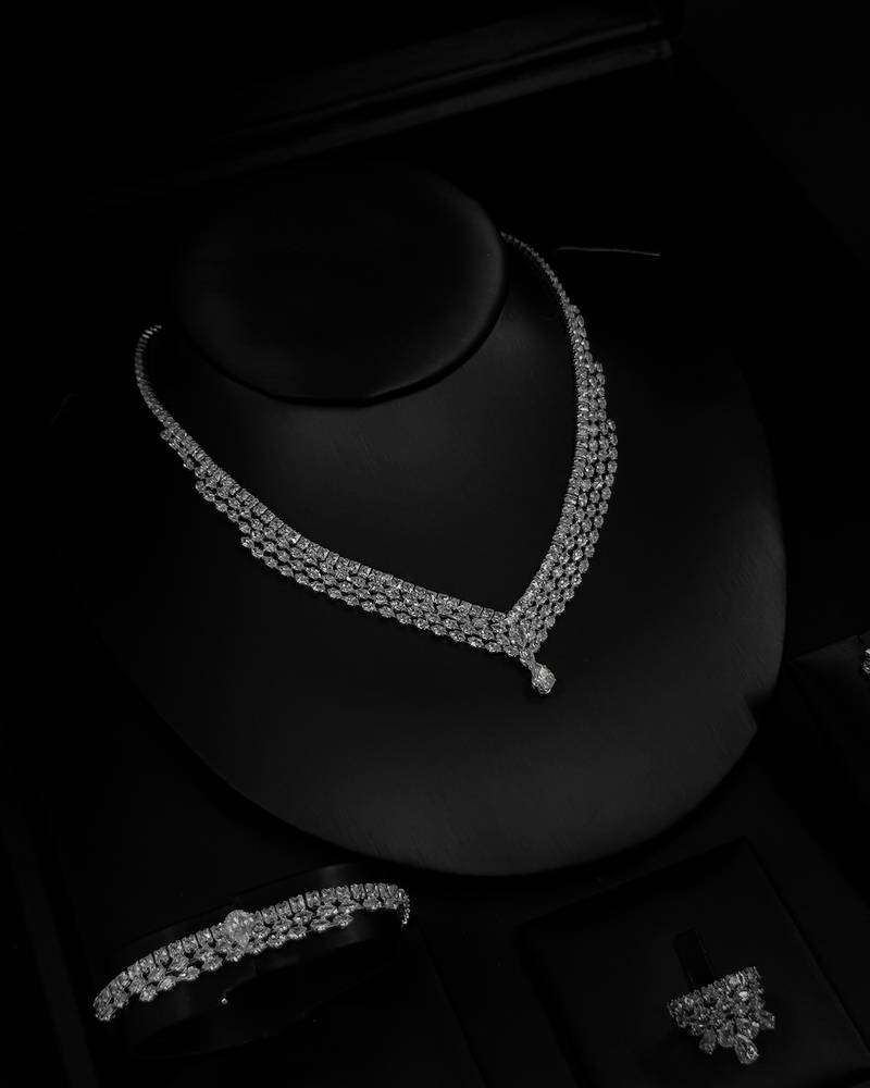 Elegant accessory set with a harmonious design